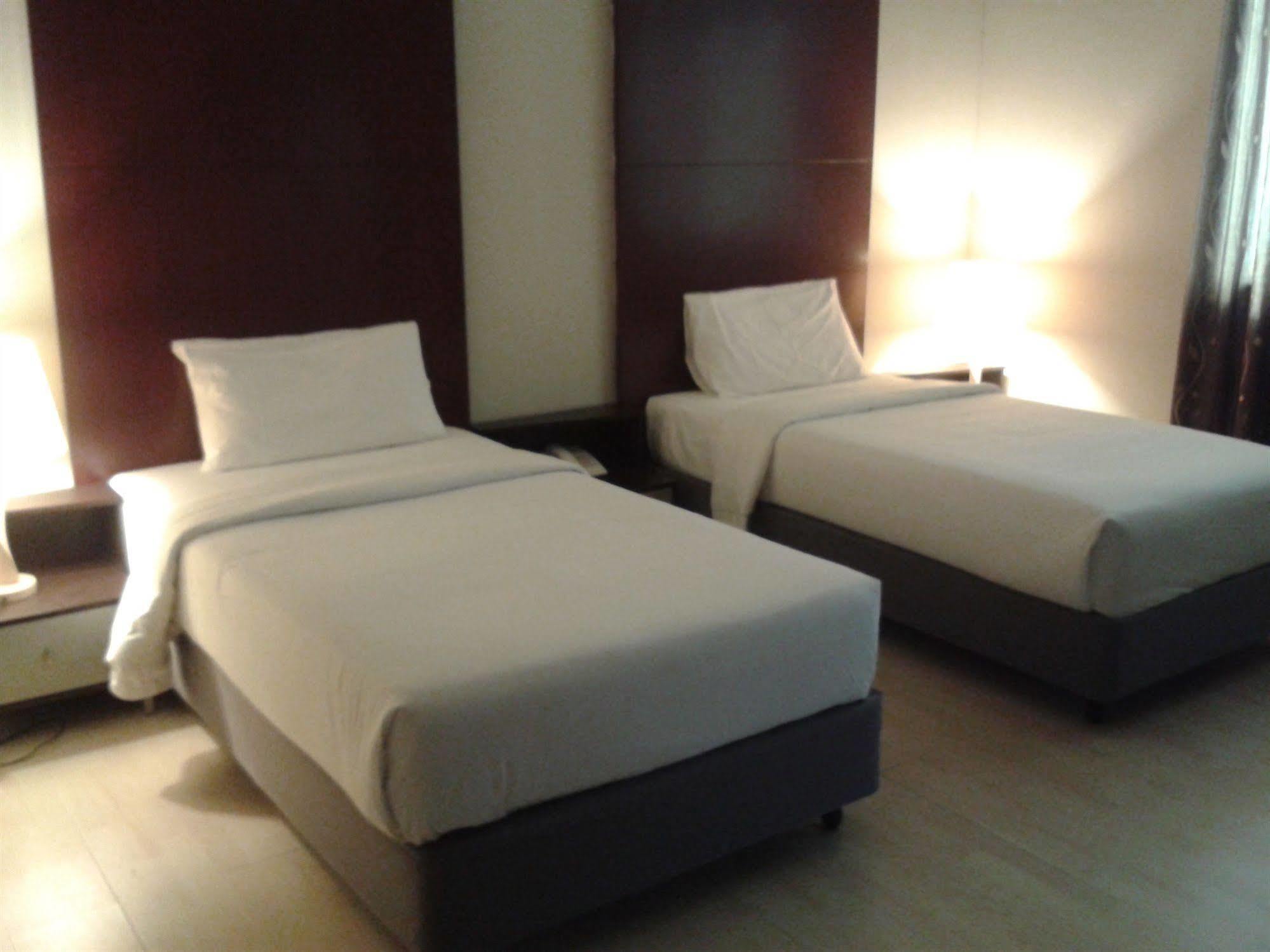 Ginasuite Kompleks27 Hotel Bandar Seri Begawan Buitenkant foto